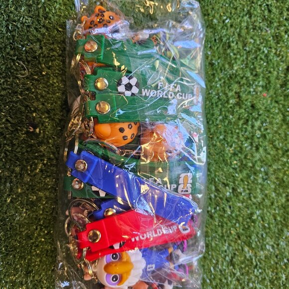 World Cup 2026 Mascots Keychain, Packages of 12 pcs - Picture 2 of 6